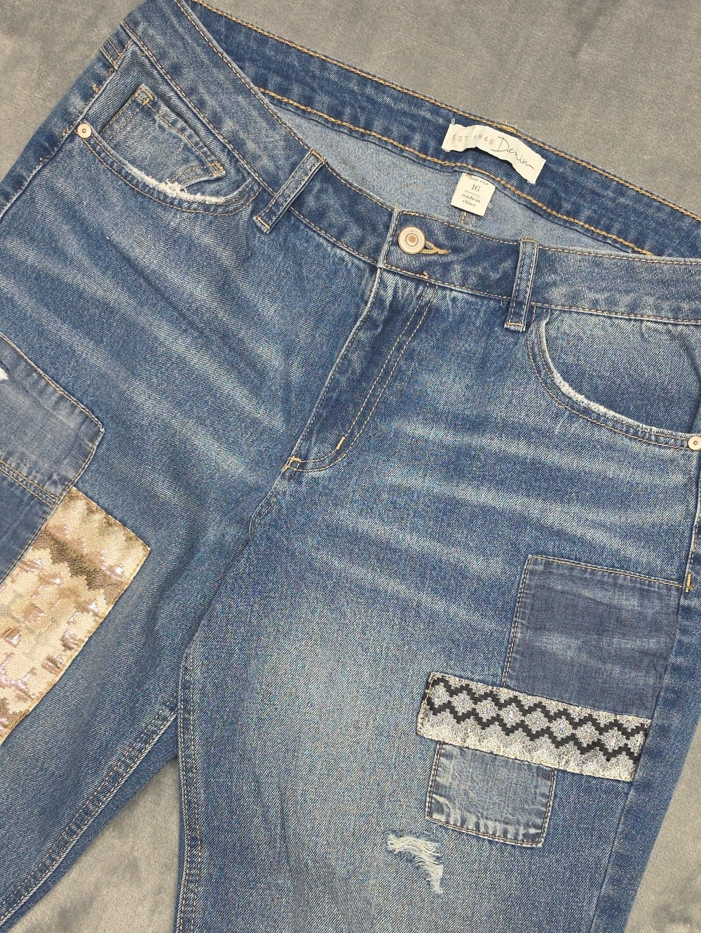 16 Embellished Patchwork Ankle Jeans in Blue - Women